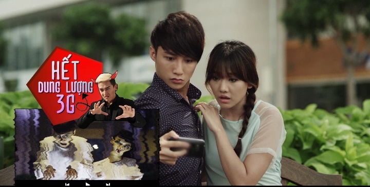 Trong lúc đang xem phim online, anh chàng đột ngột tiu ngỉu vì hết dung lượng 3G.