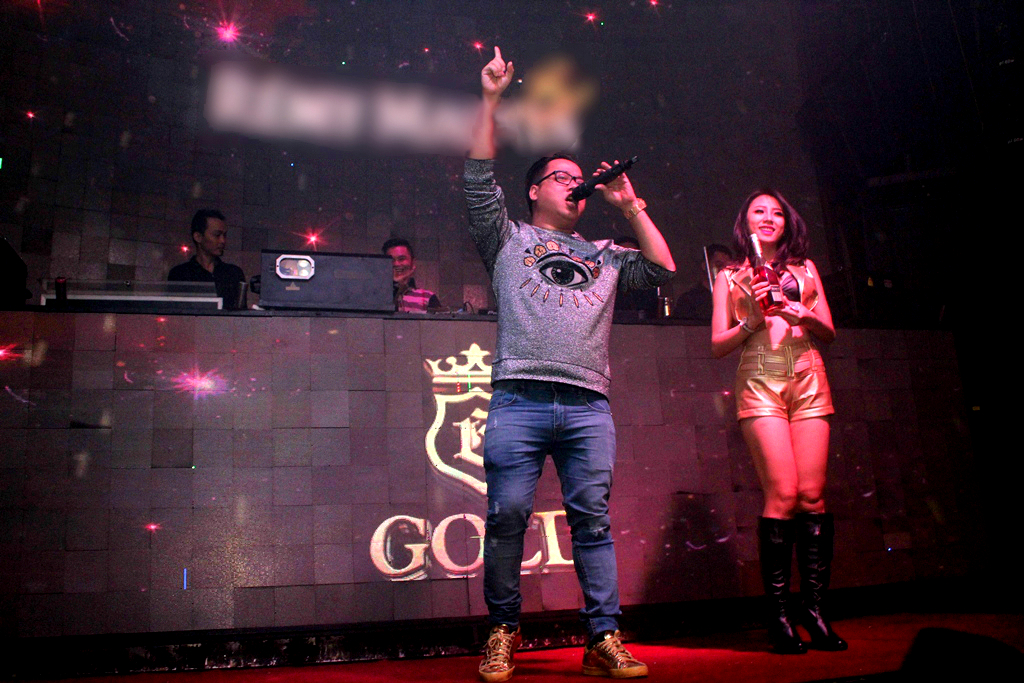 Tùng Leo góp mặt trong vai trò MC của chương trình.