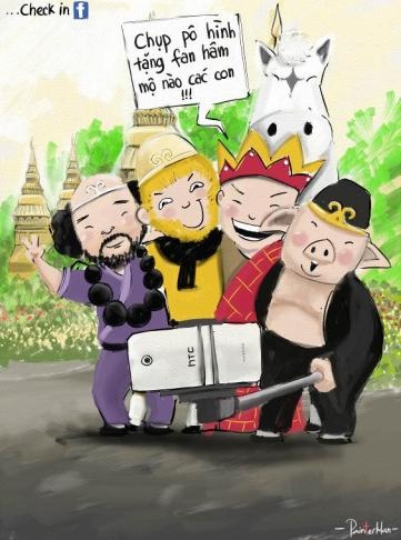 Cũng như bạn trẻ thời nay, việc đầu tiên khi thỉnh được kinh là dùng gậy chụp selfie và check-in Facebook để thông báo tình hình với fan hâm mộ đã theo dõi họ suốt chặng đường gian nan.
