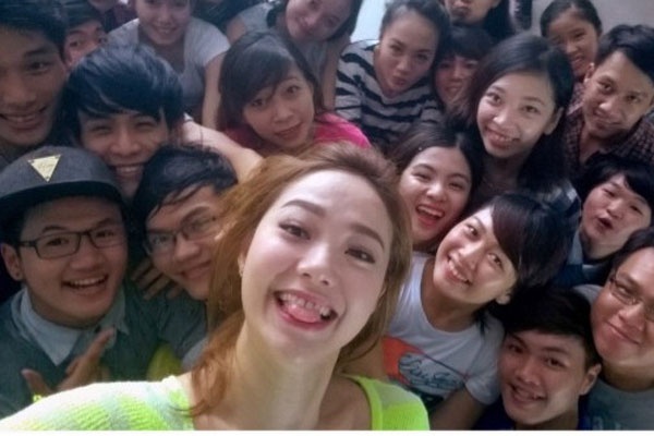 Tran Thanh va Minh Hang do anh ‘tu suong’ cung fan hinh anh