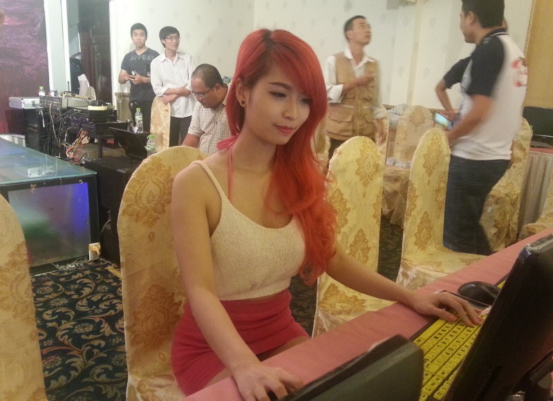 Hotgirl Miu Nữ vốn khá nổi tiếng trong cộng đồng Liên Minh Huyền Thoại cũng đang chơi game Túy Tiêu Dao và yêu thích nhân vật Bách Hoa Phi Tiên.