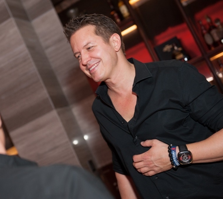 SevenFriday gay chu y voi loat phien ban gioi han hinh anh