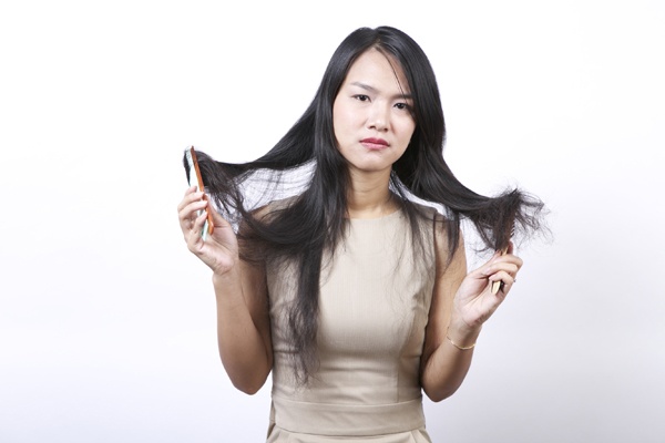 Nhung tinh huong 'do khoc do cuoi' khi toc rung hinh anh