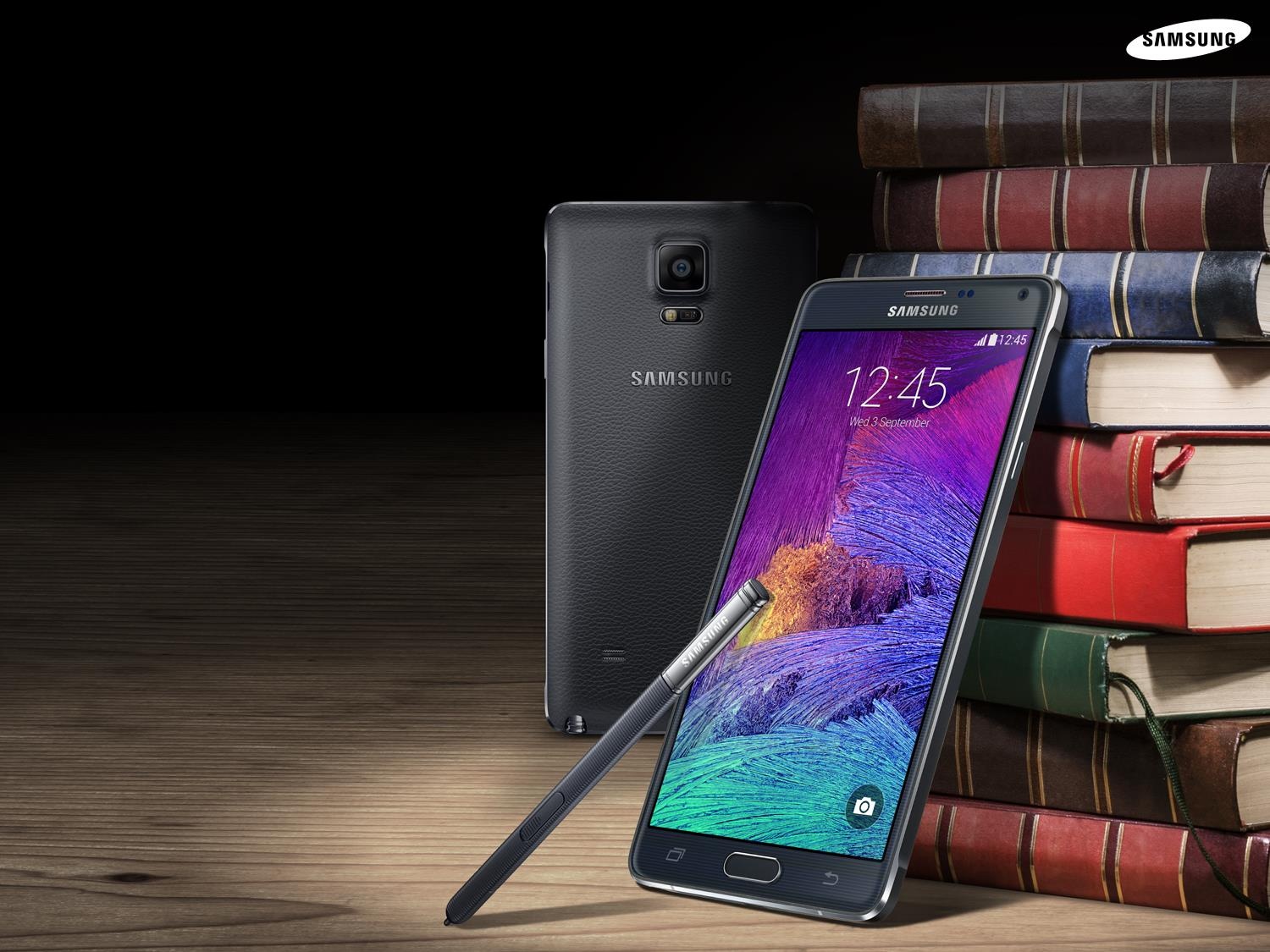 Những đường nét của Galaxy Note 4 thể hiện rõ tiêu chí thiết kế mới của Samsung, đó là đơn giản nhưng hiện đại và tinh tế. Thêm vào đó, sự đa dạng về màu sắc trung tính và thân thiện giúp cho người dùng có nhiều lựa chọn để thể hiện cá tính, cũng như bắt nhịp được với xu hướng thời trang trên thế giới.
