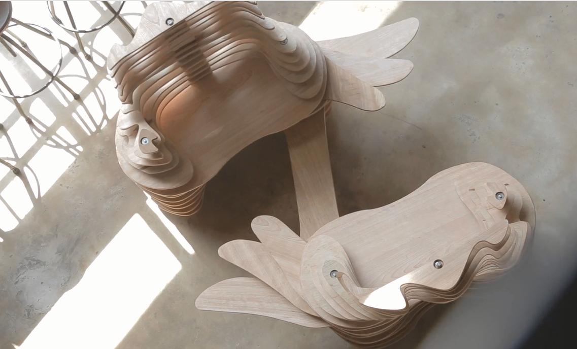 Ghế bằng hữu có hình dạng giống hai mắt nối của chiếc xích xe đạp.