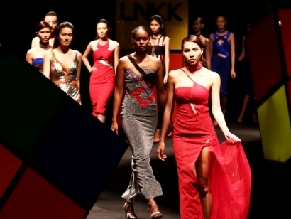 Kim Khanh gay chu y voi BST chat va sexy o Elle Show hinh anh