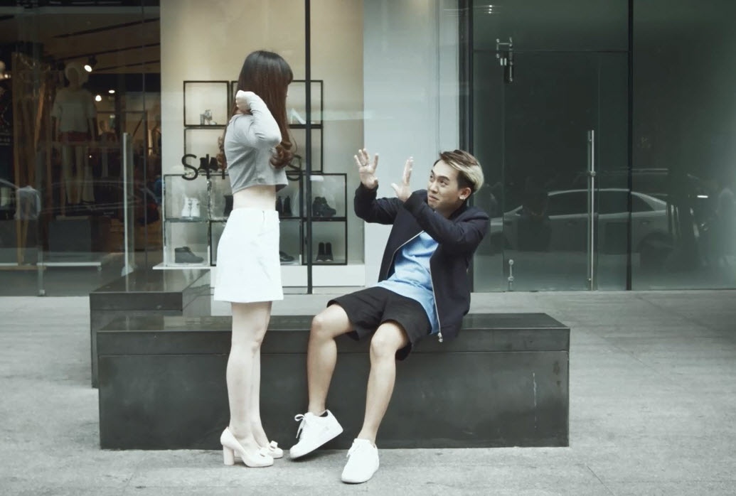   Phụ nữ dù ở lứa tuổi nào, dù đang yêu hay đã lập gia đình cũng đều có những ước mơ thật giản dị. Nhóm nghệ sĩ hy vọng qua những clip này, đấng mày râu sẽ hiểu hơn những tâm tư, nguyện vọng của phụ nữ để chia sẻ hiện thực hóa mong muốn của họ. Độc giả có thể xem lại clip tại đây. (hypelink bên dưới là link bit.ly/phunuuocgi25)