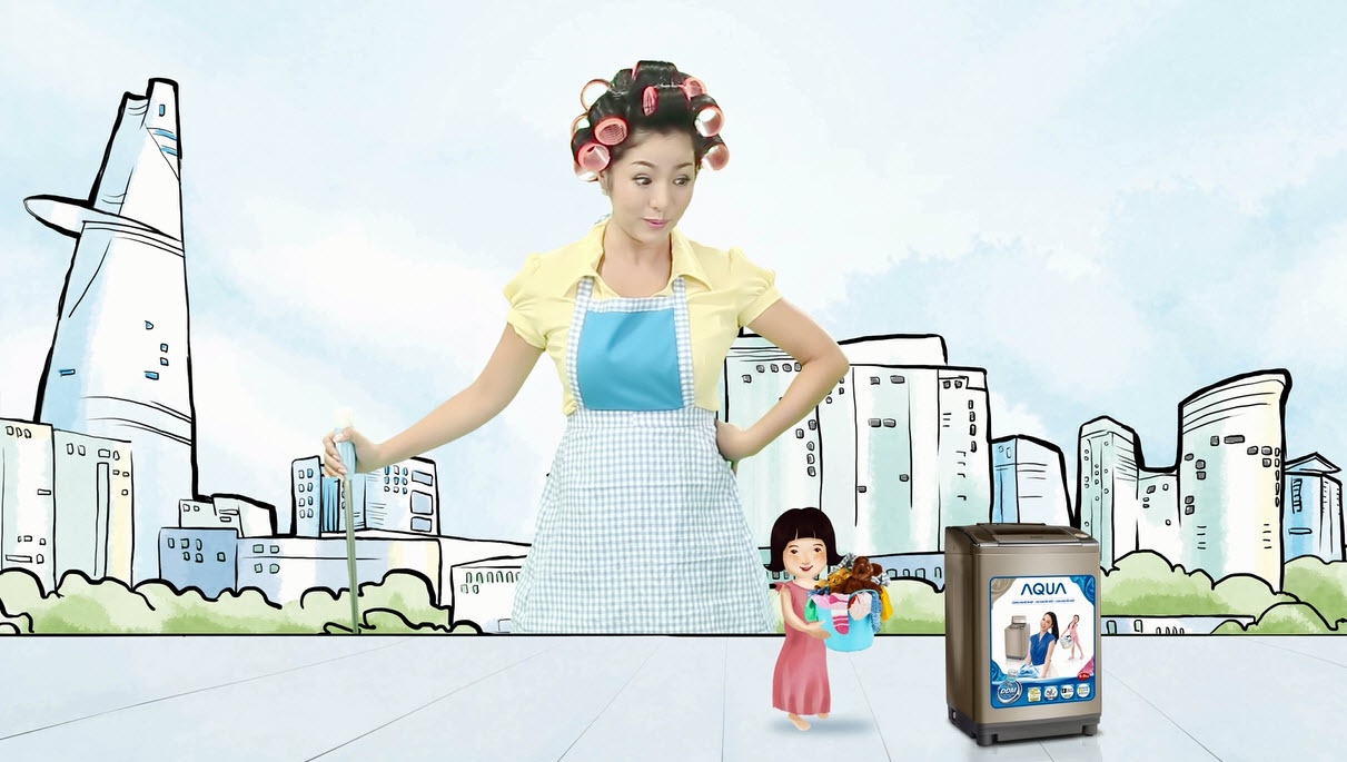 Thông thường, ở độ tuổi nào phụ nữ cũng có thường phải đồng hành cùng một người bừa bộn, khiến họ luôn phải đi theo dọn dẹp, giặt giũ. Trong khi Thúy Nga đau đầu với đàn con nheo nhóc thì cô gái trong clip của Phở luôn phải chịu đựng sự bừa bộn của bạn trai.