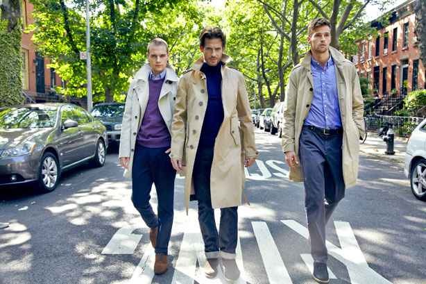 Các quý ông diện trench coat thanh lịch và khỏe khoắn.