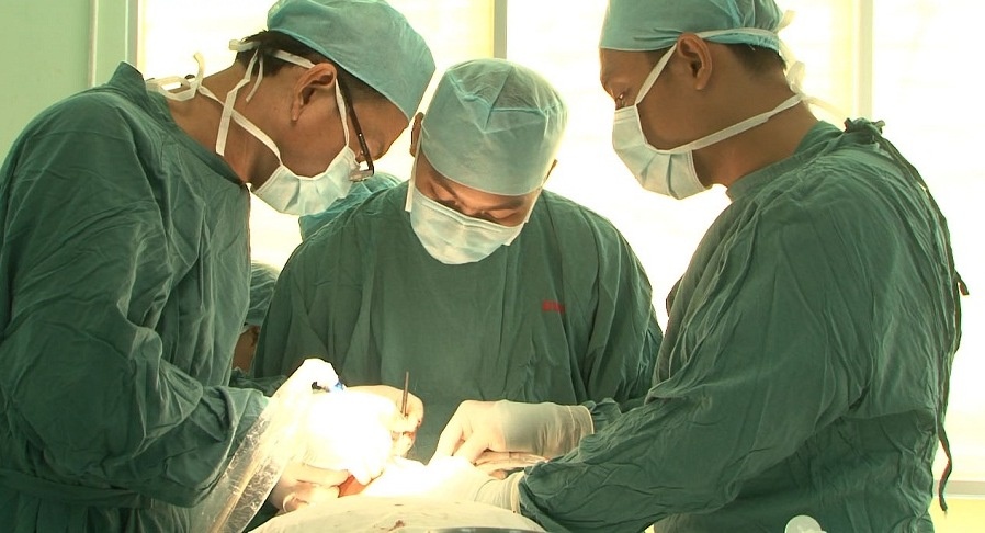 Dieu tri rang ho bang phuong phap phau thuat hinh anh