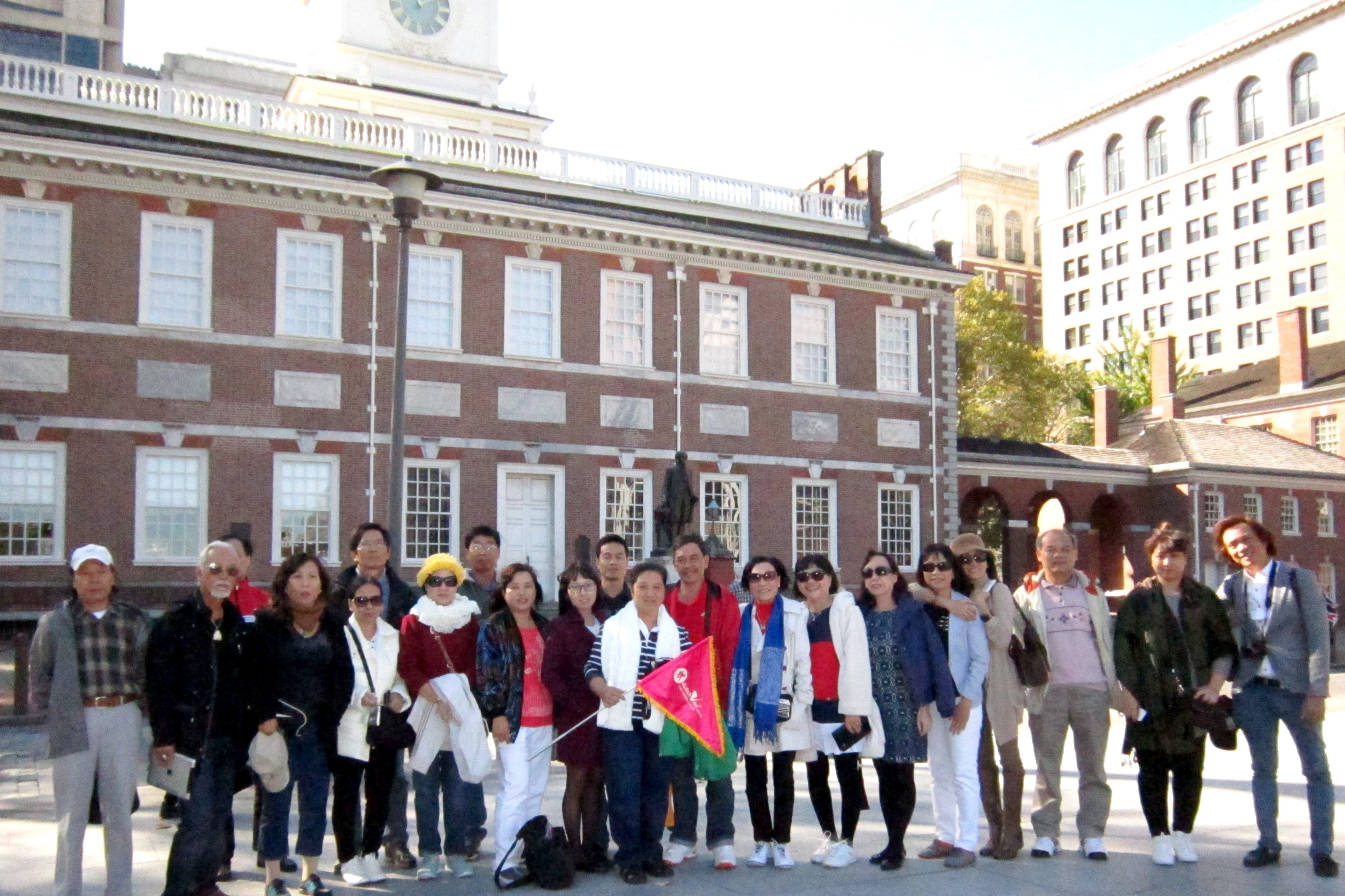 Du khách Việt Nam tham quan tại Mỹ.