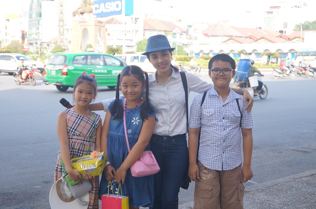 Ca si Lan Trinh khon don vi dong doi Tay khong biet nau an hinh anh