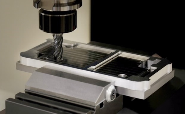 Chế tác vỏ kim loại cho smartphone hiện đại không đơn giản như nắp lưng điện thoại.