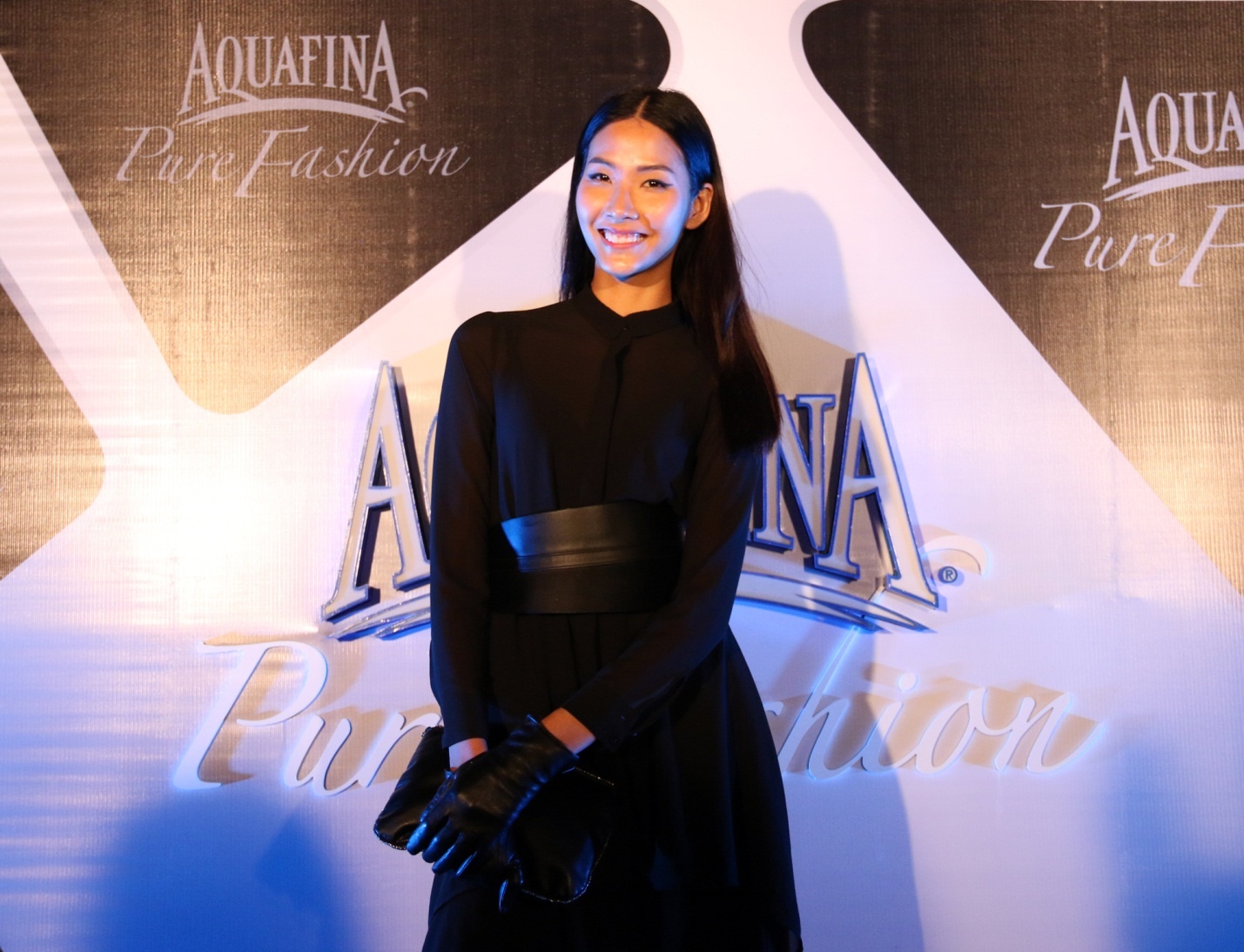 Hoang Thuy ngay cang chung to kha nang trinh dien dang cap hinh anh