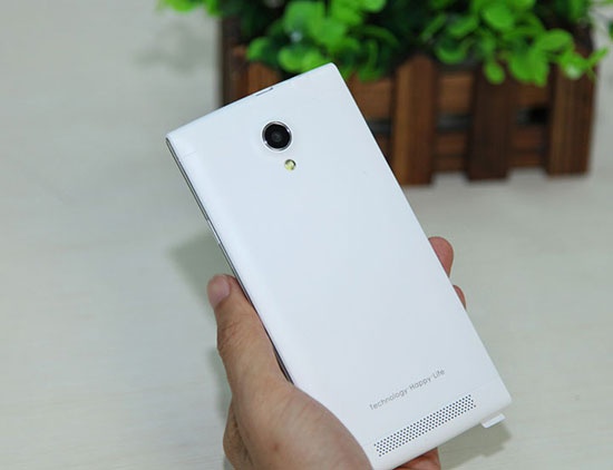 Evo X 8 chạy mặc định Android 4.4 KatKat.