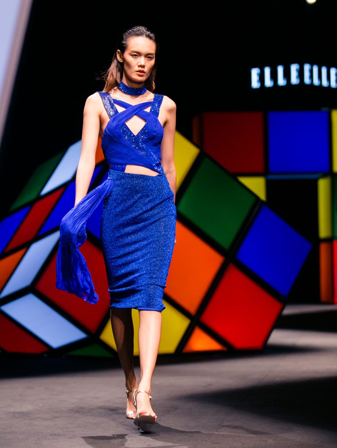  Để có những kiểu tóc thời thượng nhất như sao Việt, bạn gái có thể lựa chọn các sản phẩm chăm sóc tóc phù hợp của TRESemmé. Cấu trúc tóc mềm mại, luôn vào nếp suôn mượt như vừa được chăm sóc tại salon sẽ giúp việc tạo kiểu dễ dàng hơn. 