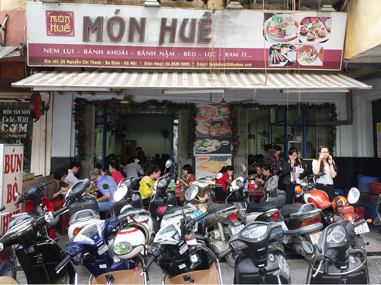 món ăn Huế thường bình dân với mức giá vừa phải.