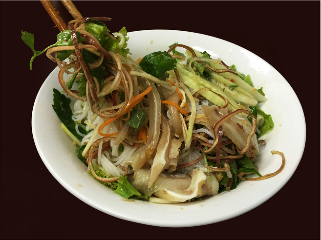 Bún tai heo mắm nêm giá 38.000 đồng.