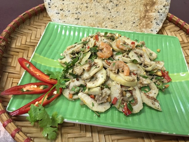 Gỏi với giá 45.000 đồng.