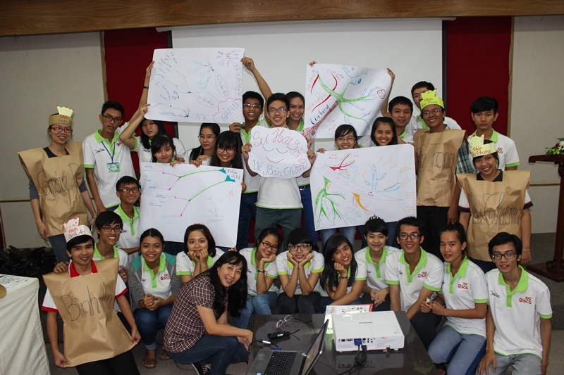 Buổi sinh hoạt, nấu nướng đem lại nhiều bài học thú vị cho đại sứ.