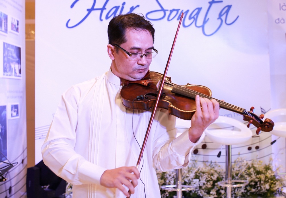 Cay violin co day vy bang toc dau tien o Viet Nam hinh anh