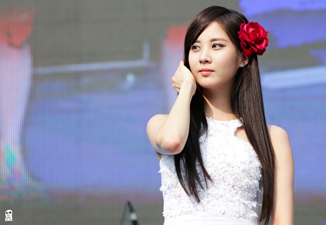 Doan tam trang phai dep qua cach vuot toc hinh anh