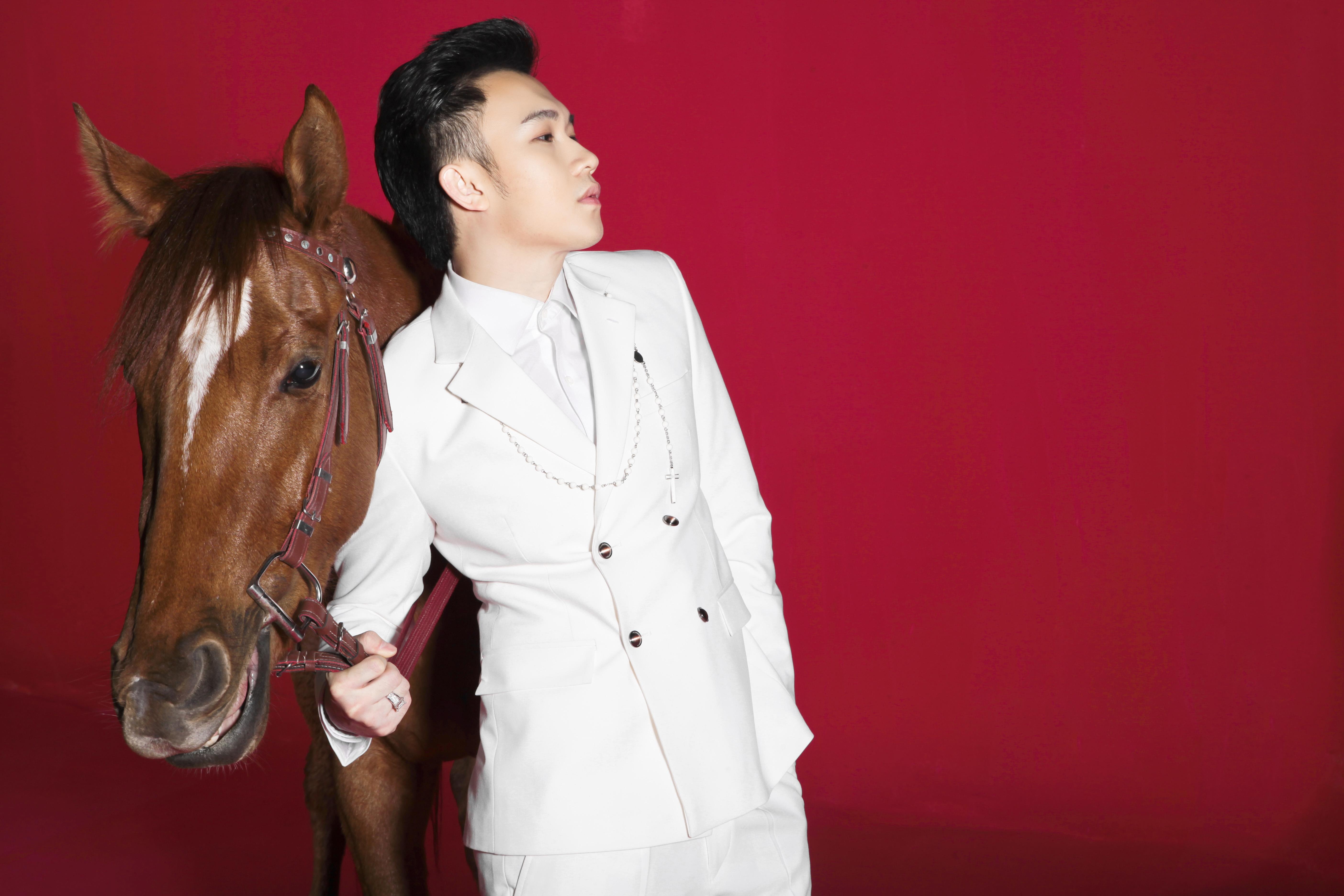 Duong Trieu Vu: Du suc de khong dua vao anh trai Hoai Linh hinh anh