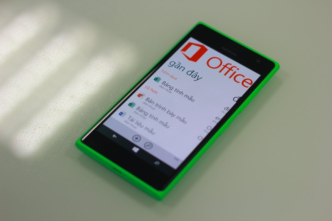 Ba yeu to lam nen suc hut cua Lumia 730 Selfie hinh anh