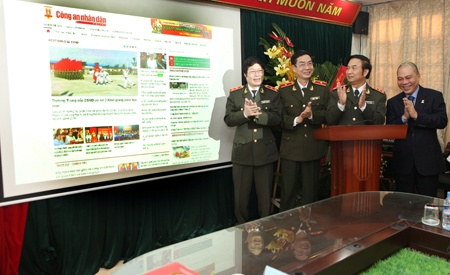 Bao Cong an nhan dan dien tu ra phien ban moi hinh anh