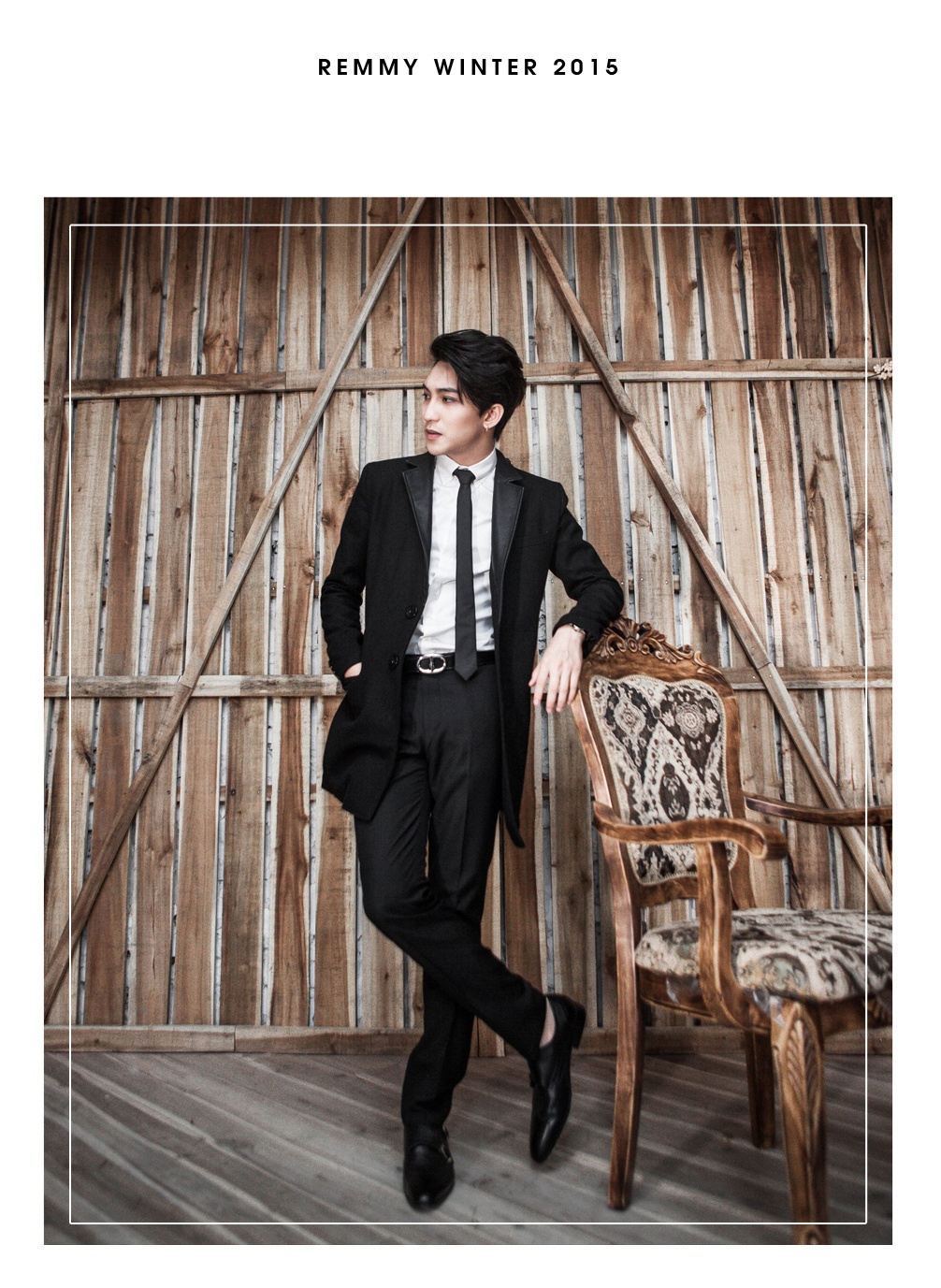 Những thiết kế thời trang của hãng chủ yếu tập trung vào form dáng, những đường cắt tinh tế cùng những chi tiết pha đáp giữa các chất liệu khác nhau tạo nên sức cuốn hút riêng cho mỗi bộ trang phục.