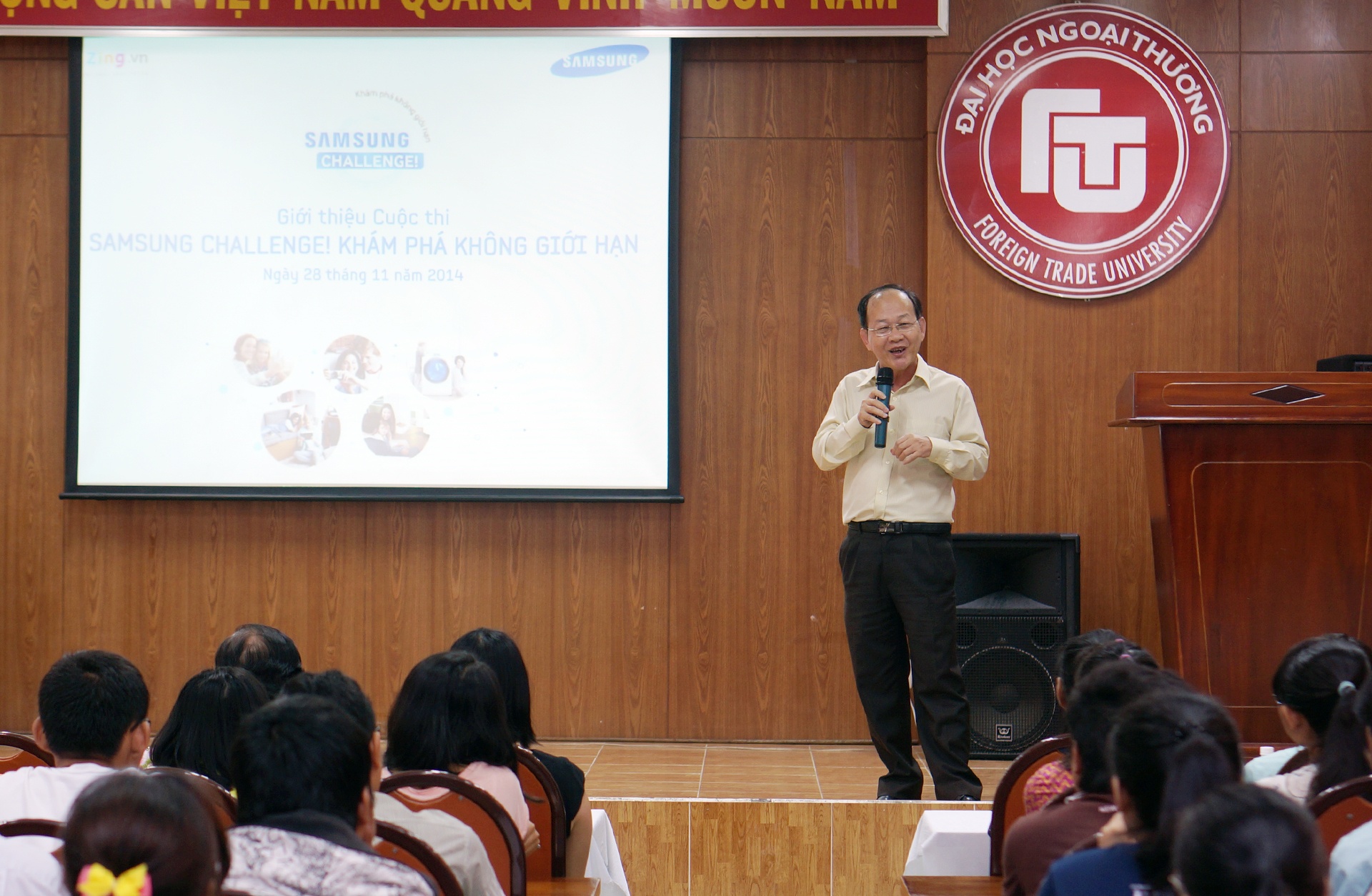    Nhà báo Phạm Hồng Phước khuyến khích sinh viên phải thật sáng tạo một cách khả thi. Những ý tưởng có thể ứng dụng được trong thực tế, không chỉ có ích cho người chơi mà còn có ích cho cộng đồng. Trong khoảng thời gian từ 7/11 đến hết ngày 31/12, thí sinh có thể truy cập vào websitehttp://zing.vn/khamphakhonggioihan để gửi bài dự thi cũng như biết thêm chi tiết về thể lệ cũng như cách thức chấm giải.