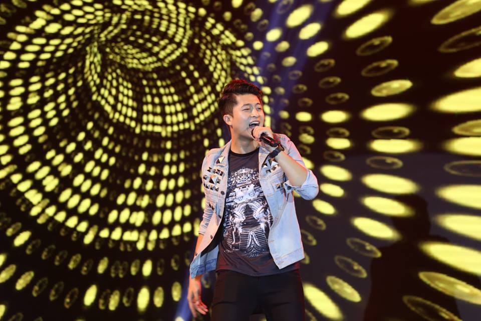 Harry Lu quay het minh cung khan gia Da Nang hinh anh