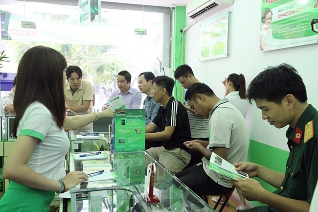 HKPhone he lo bat ngo lon mua mua sam cuoi nam hinh anh