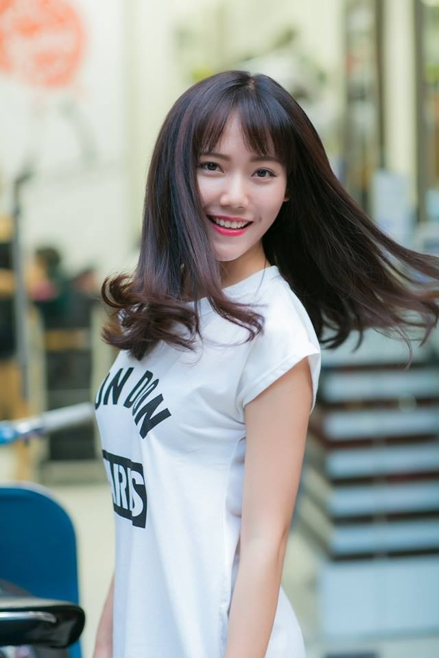 Thưởng thức giọng ca của Minh Hằng tại http://youtu.be/r_xzBxTriZA.