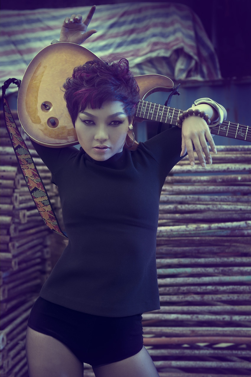  Hình ảnh “nổi loạn” như gắn chặt với Thái Thuỳ Linh kể từ khi cô bắt đầu con đường ca hát.