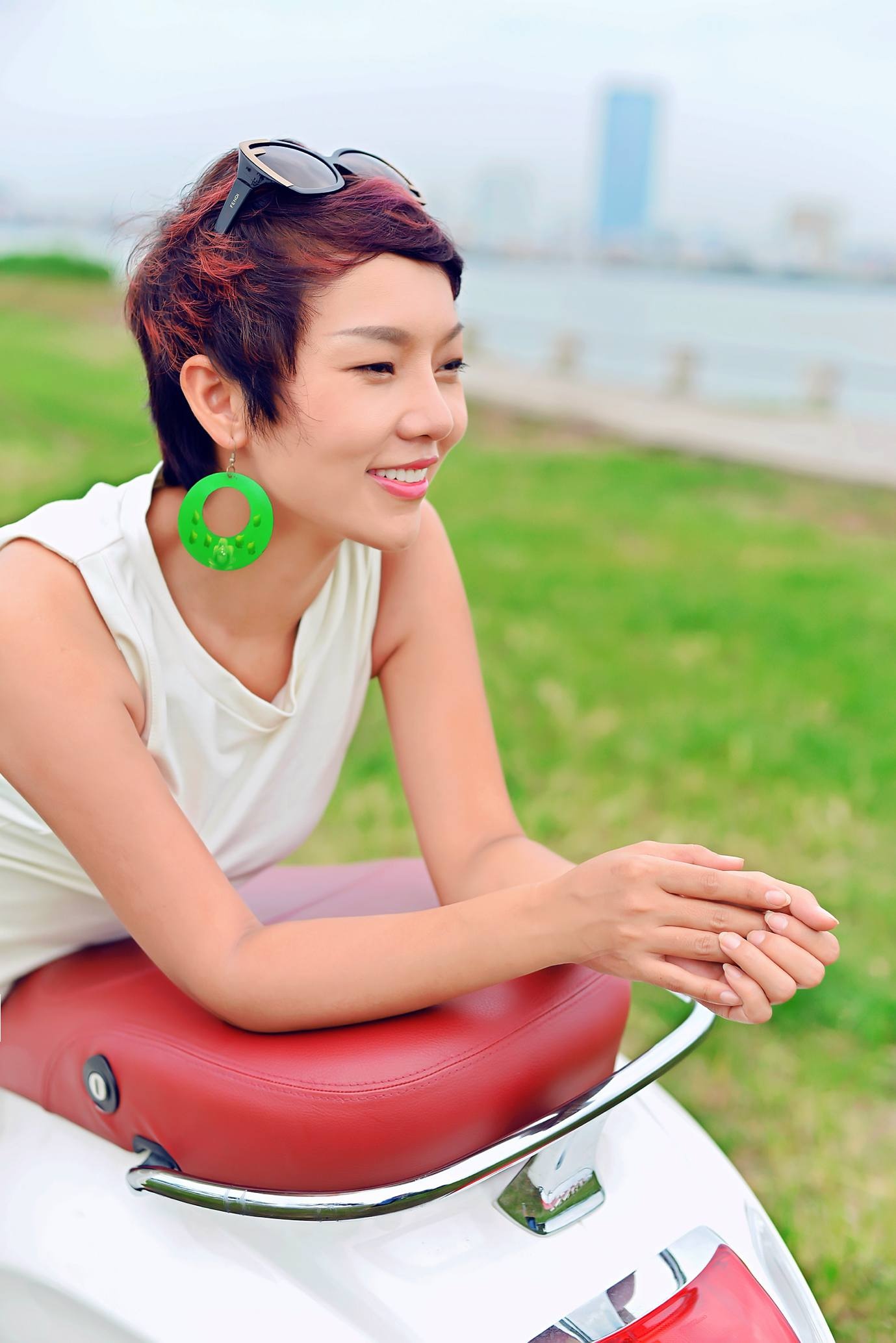 Nhưng cũng có lúc cô rất đằm thắm với hình ảnh một người đàn bà trưởng thành.