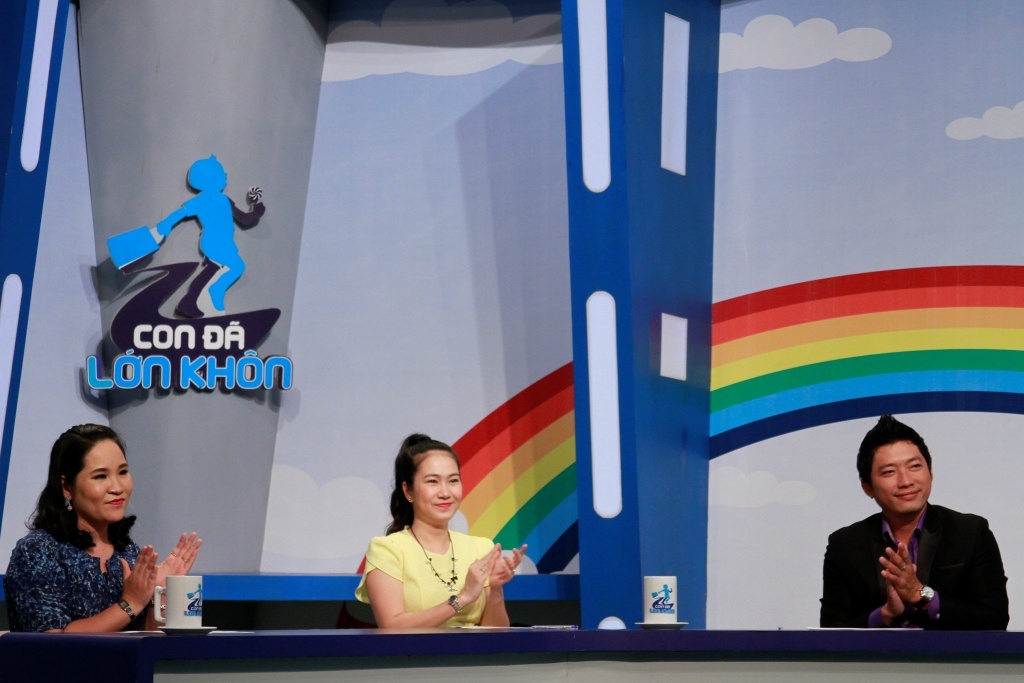 MC Thanh Thao cuoi nghieng nga trong 'Con da lon khon' hinh anh