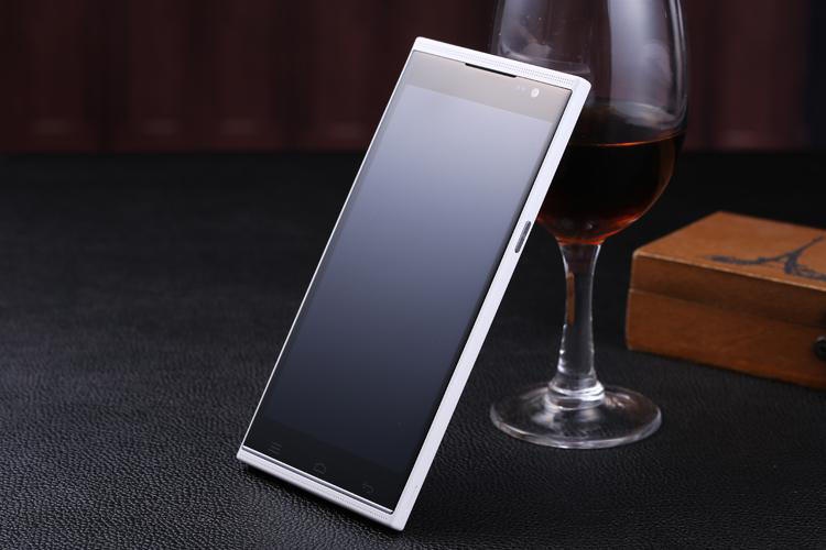 Q6 thu hút người tiêu dùng Việt bởi kiểu dáng tinh tế và mỏng.