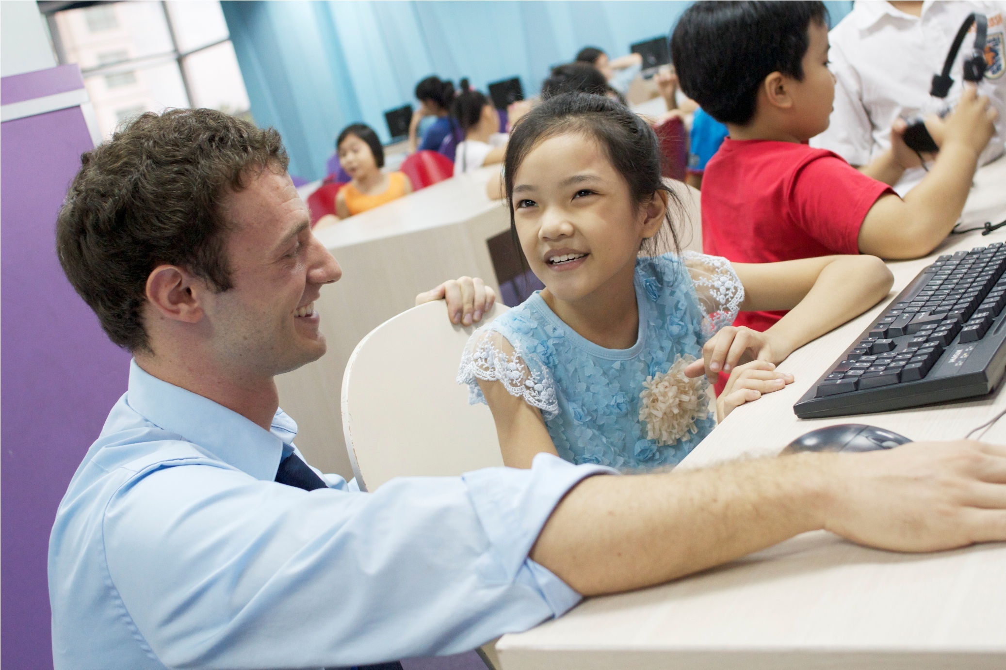 ILA mang đến cho bạn và gia đình Giáng Sinh 2014 an lành, hạnh phúc và nhiều bất ngờ thú vị.