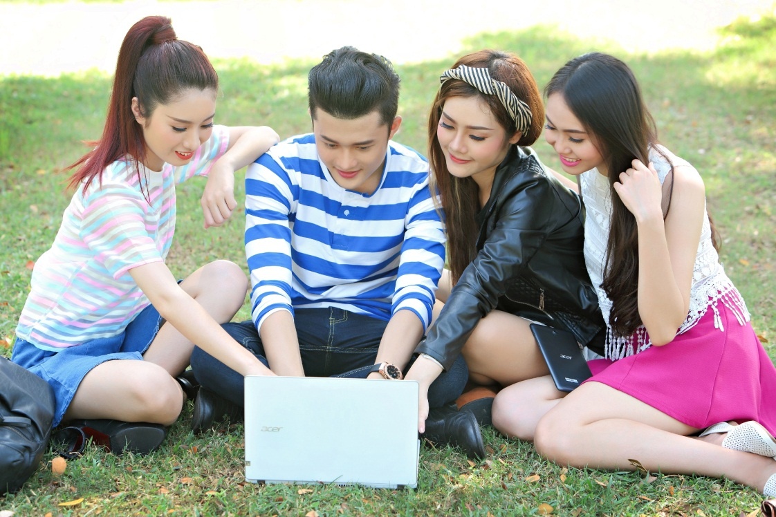 Bo san pham cong nghe danh cho gioi tre nang dong, ca tinh hinh anh