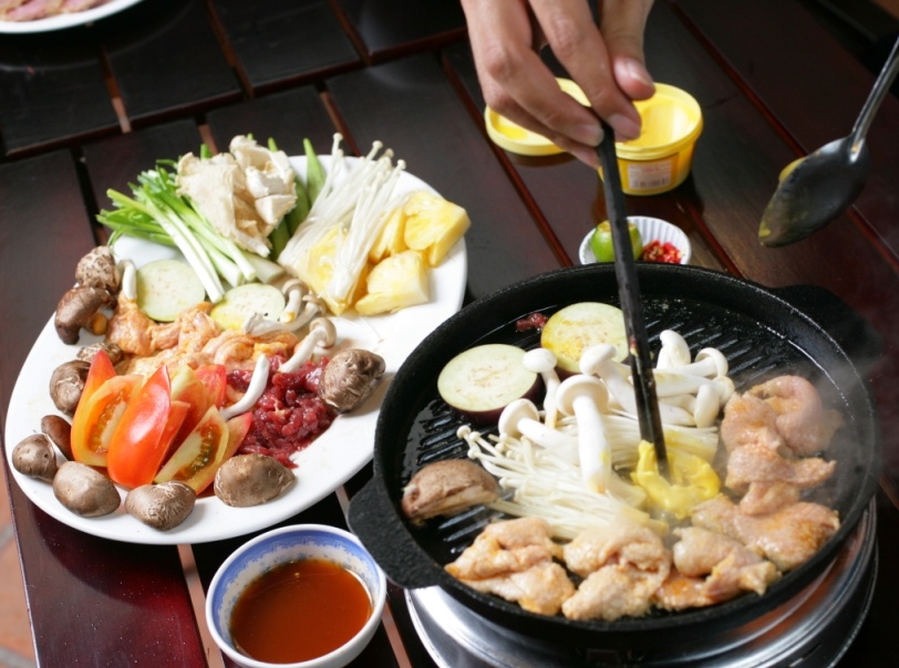 Thuong thuc bo nam nuong, lau cua dong ngon tai Sai thanh hinh anh