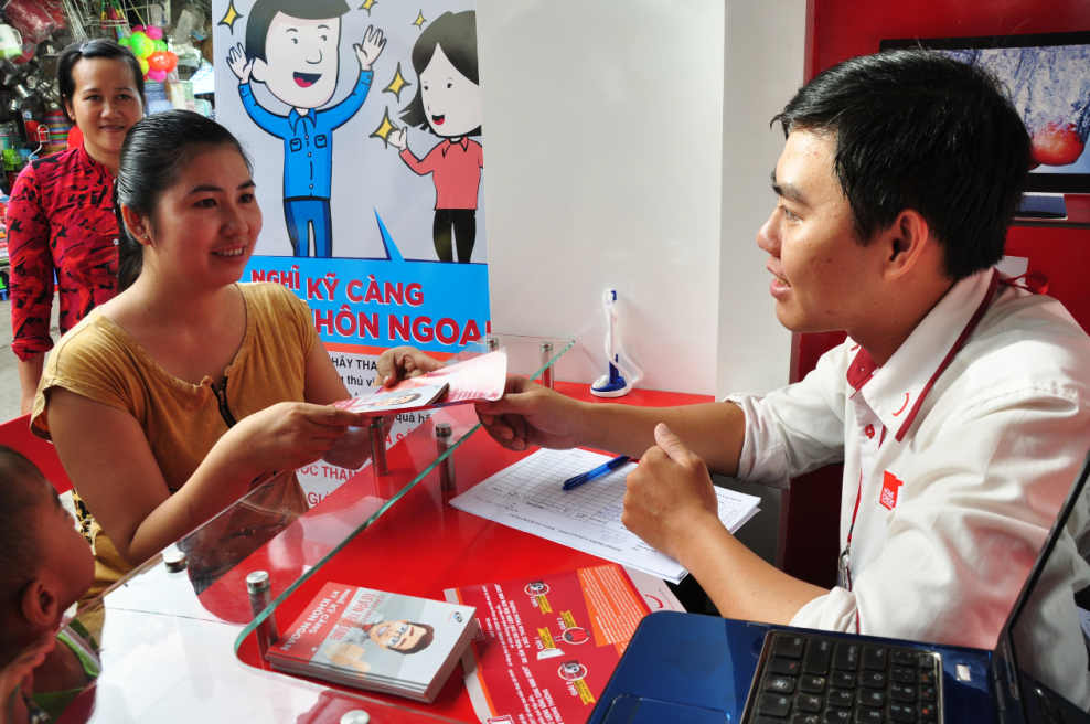 Vay tieu dung tai diem ban thu hut gioi tre hinh anh