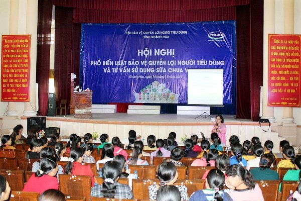 Tiến sĩ - Bác sĩ Nguyễn Thị Thu Hồng, Nguyên Phó Giám Đốc Sở Y Tế Tỉnh Bà Rịa Vũng Tàu tư vấn cho người tiêu dùng vấn đề “Sữa chua và những lợi ích về sức khỏe của sữa chua”