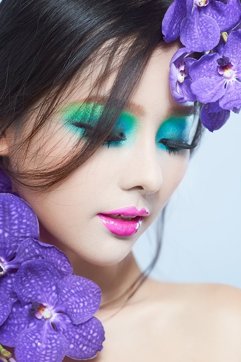 Khánh Hiền nhận lời mời trở thành người mẫu ảnh cho loạt ảnh truyền thông của chuyên gia trang điểm Khải Thiên