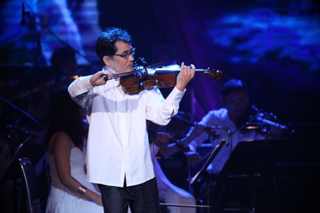 Kể từ sau đêm nhạc Hair Sonata – Khi tóc nàng hát diễn ra tại Hà Nội đầu tháng 9 vừa qua, âm thanh từ chiếc violin có dây vĩ từ tóc càng làm Xuân Huy tò mò nhiều hơn nữa. Anh cảm thấy những gì mình từng biết trong suốt vài chục năm qua vẫn chưa thực sự đủ.