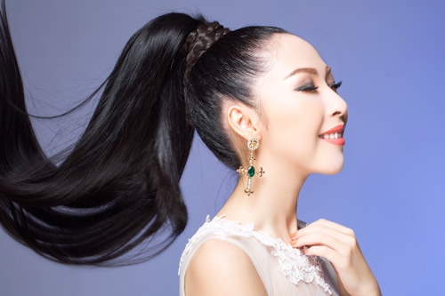 Ca si hai ngoai Vy Tran xinh dep duoi ban tay Khai Thien hinh anh