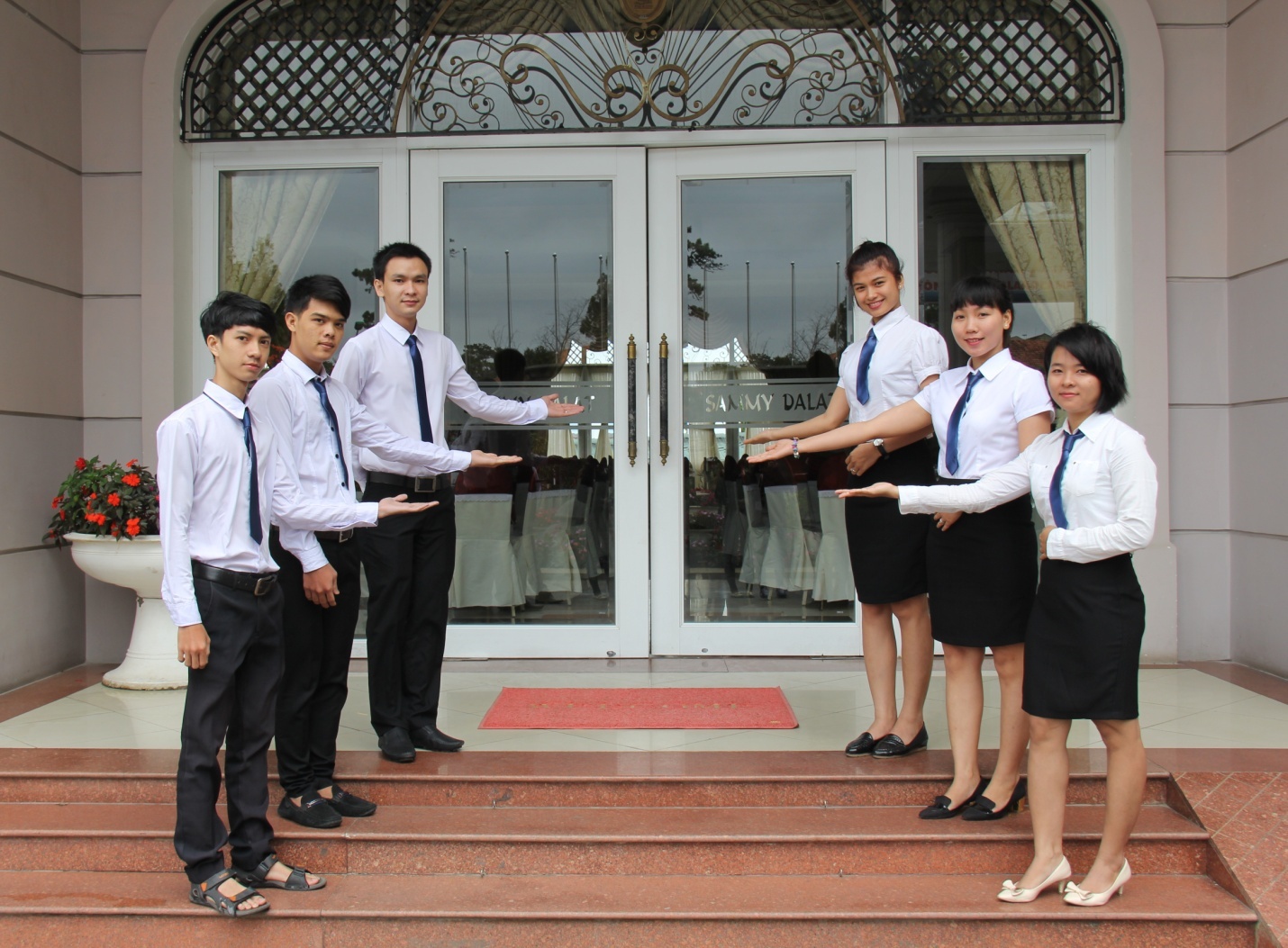 Hoc sinh hoc THPT re huong hoc trung cap nghe ngay cang tang hinh anh