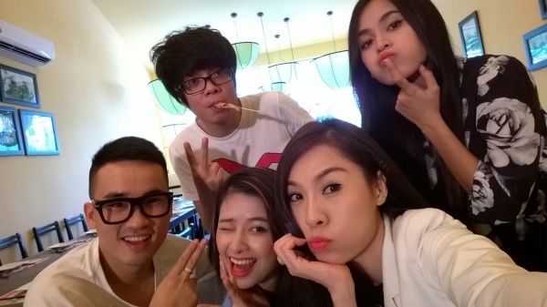 Sao Viet lam mat xau khi chup anh wefie hinh anh