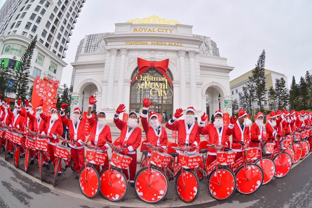 Don giang sinh dieu ky tai Vincom hinh anh