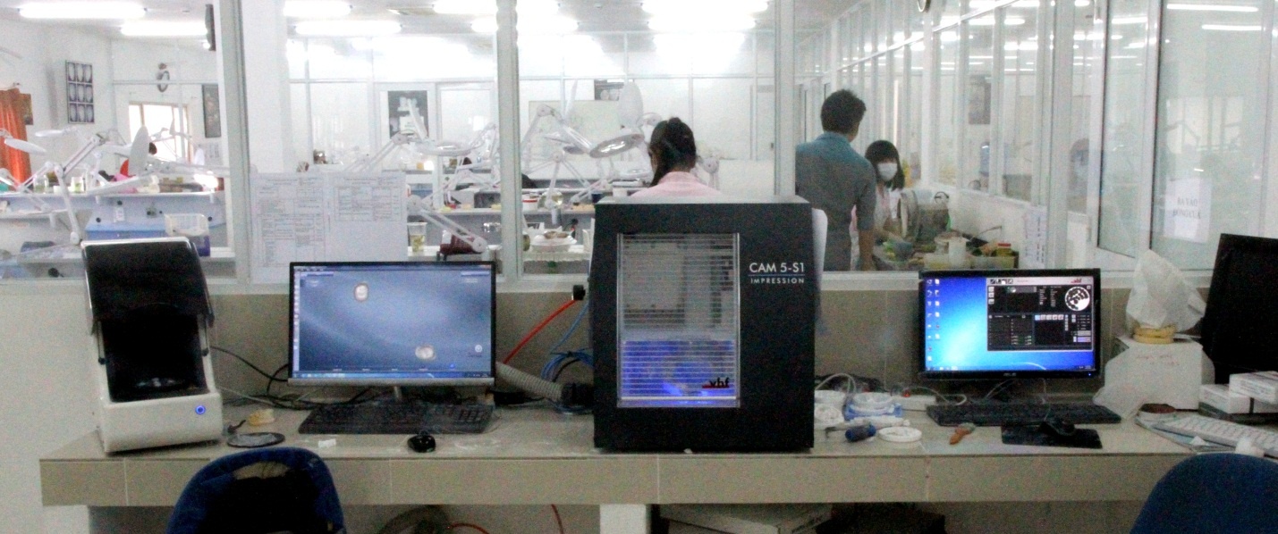 Nhieu nguoi nuoc ngoai sang Viet Nam dieu tri rang hinh anh